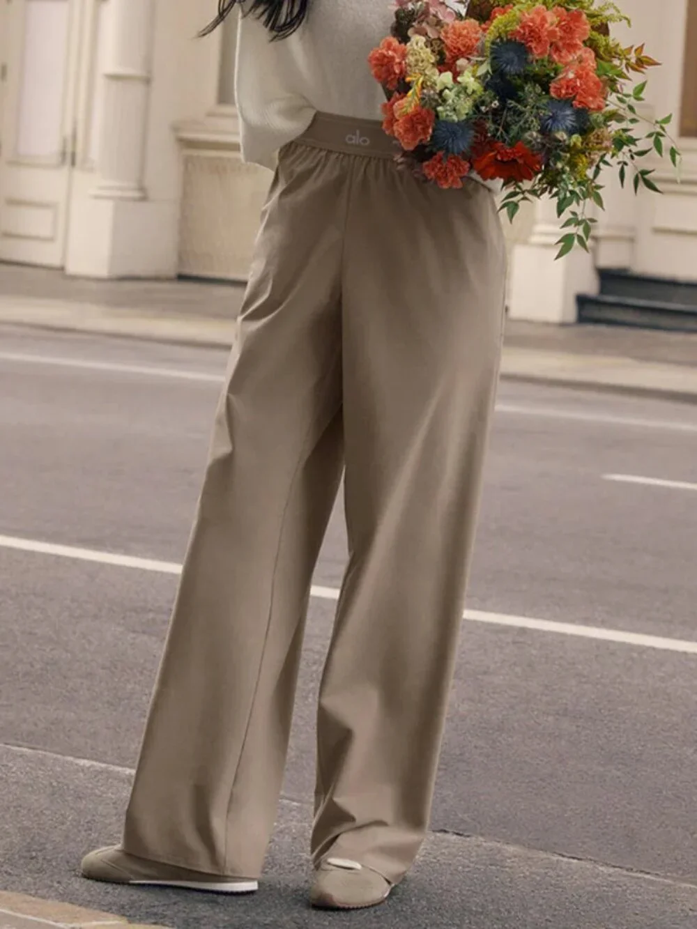 NWT Alo Yoga（Regular）Suit Up Trouser💓Gravel Wide Leg Pants🎄Quiet luxury - Picture 8 of 8
